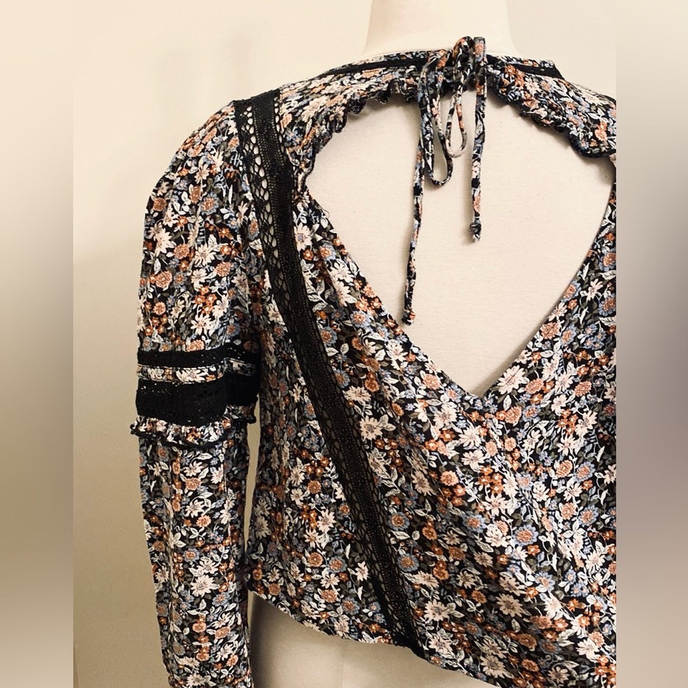 American Eagle Black Floral Crochet Trim Open Back Tie Up Babydoll Top Size M - Picture 10 of 15